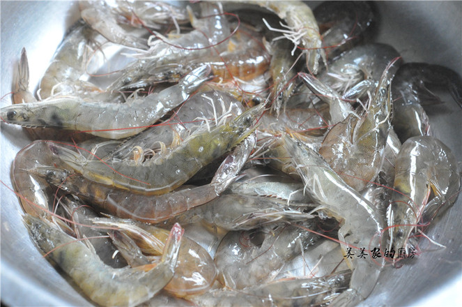 蒜香黃油蝦的做法-蒜香味炒菜譜-易網(wǎng)<a href=http://www.aoa7937.com/ target=_blank class=infotextkey>健康養(yǎng)生</a>網(wǎng) 蒜香黃油蝦的做法-蒜香味炒菜譜