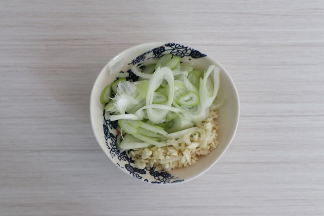 烤鵪鶉的做法-蒜香味烤菜譜-易網(wǎng)<a href=http://www.aoa7937.com/ target=_blank class=infotextkey>健康養(yǎng)生</a>網(wǎng) 烤鵪鶉的做法-蒜香味烤菜譜