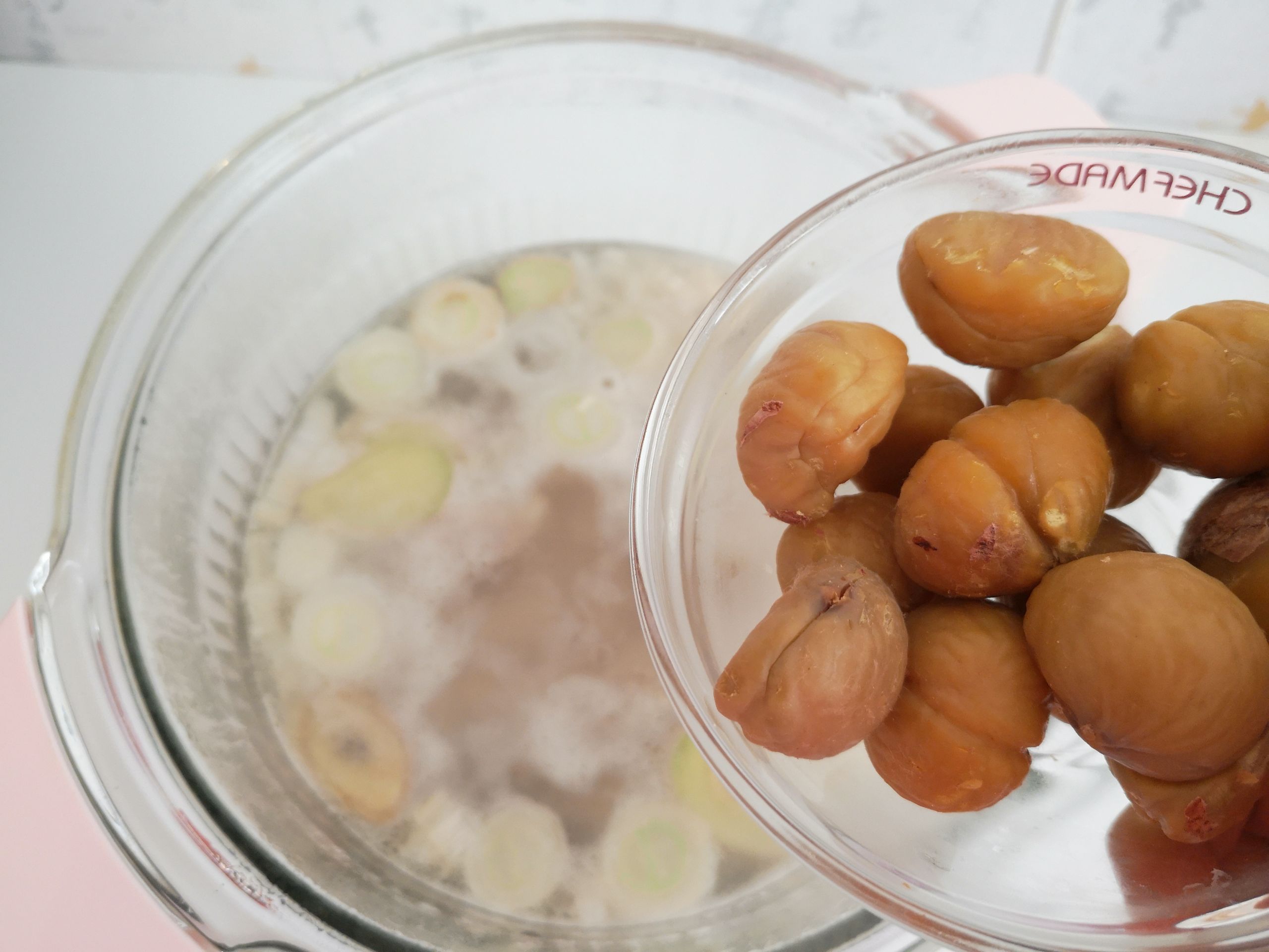 超簡單、美味的栗子黃燜雞，家人每周都讓我做一次的做法-咸鮮味煮菜譜