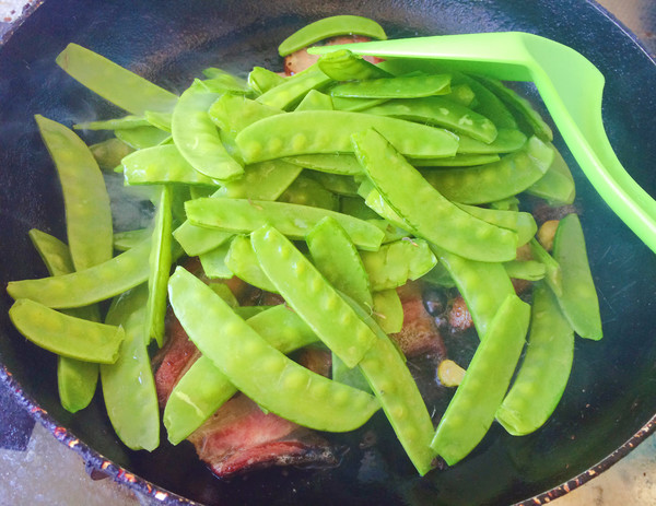 臘肉炒荷蘭豆的做法-咸鮮味炒菜譜-易網健康養生網 臘肉炒荷蘭豆的做法-咸鮮味炒菜譜