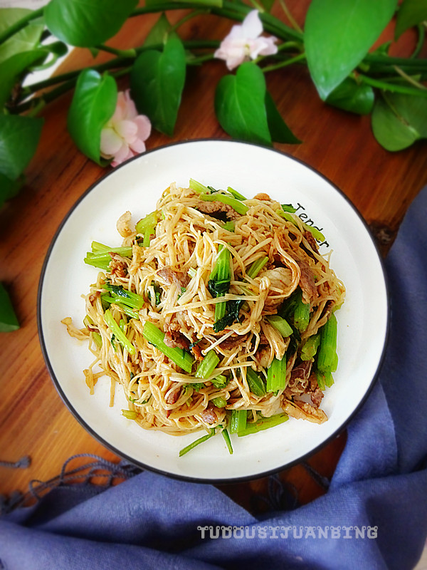 羊肉金針菇炒芹菜的做法-咸鮮味炒菜譜