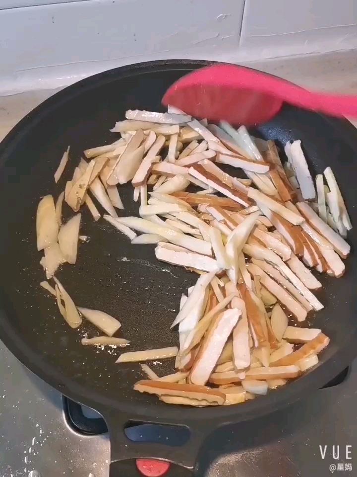 冬筍豆腐干炒年糕的做法-家常味炒菜譜