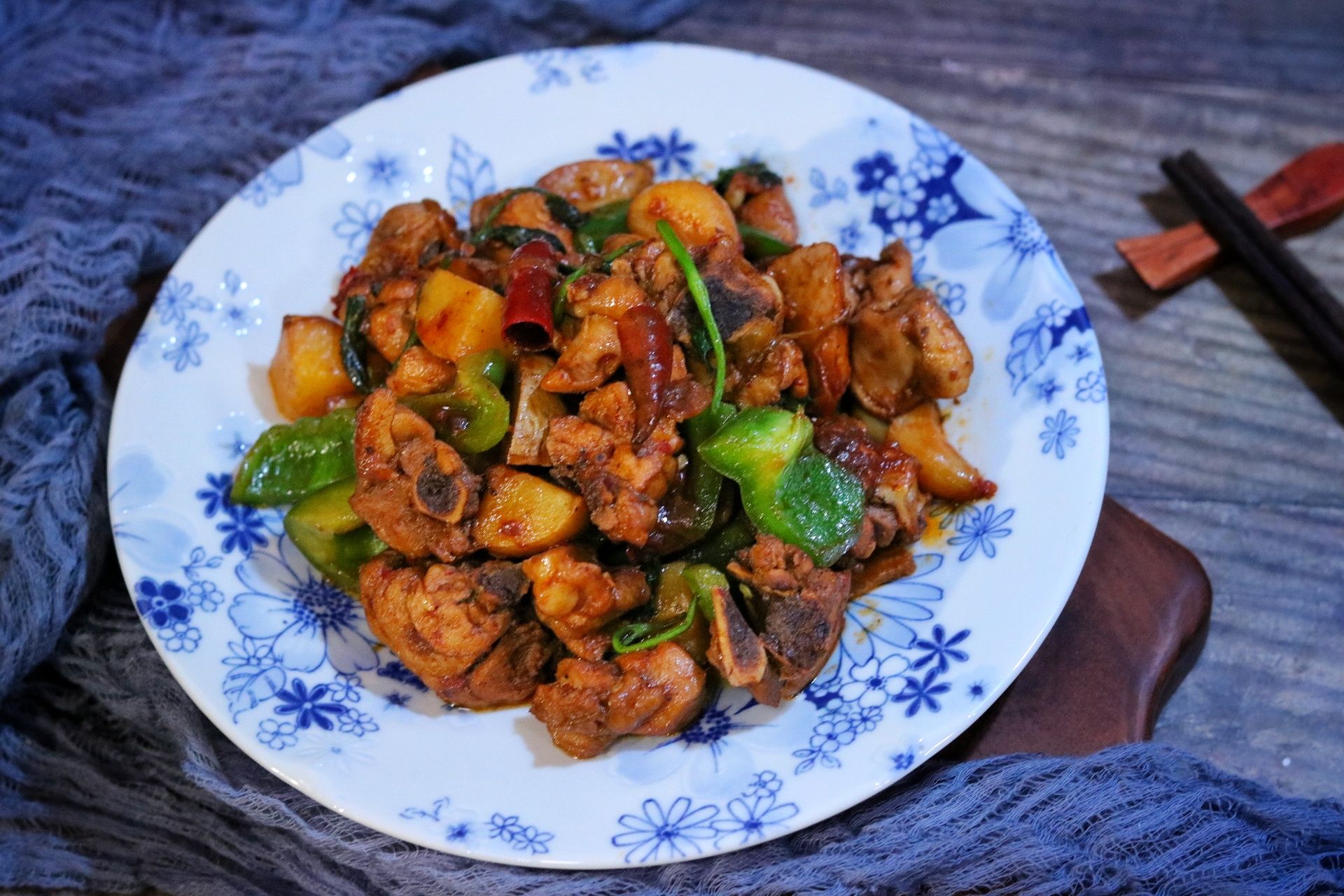 麻辣土豆雞的做法-香辣味炒菜譜