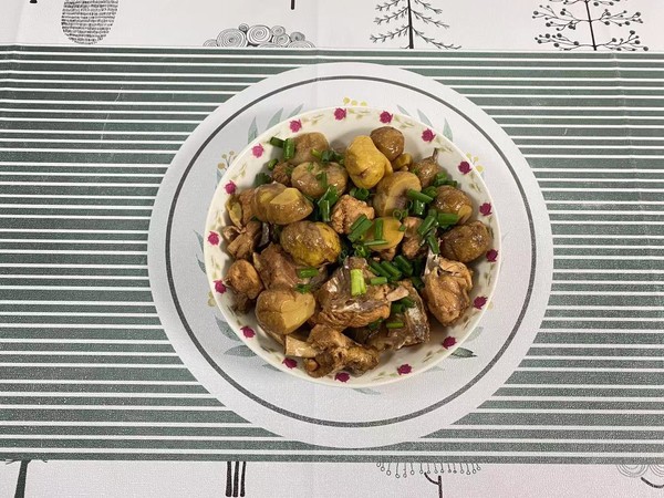 #冬至大如年#板栗燉雞的做法-家常味燉菜譜-易網(wǎng)健康養(yǎng)生網(wǎng) #冬至大如年#板栗燉雞的做法-家常味燉菜譜