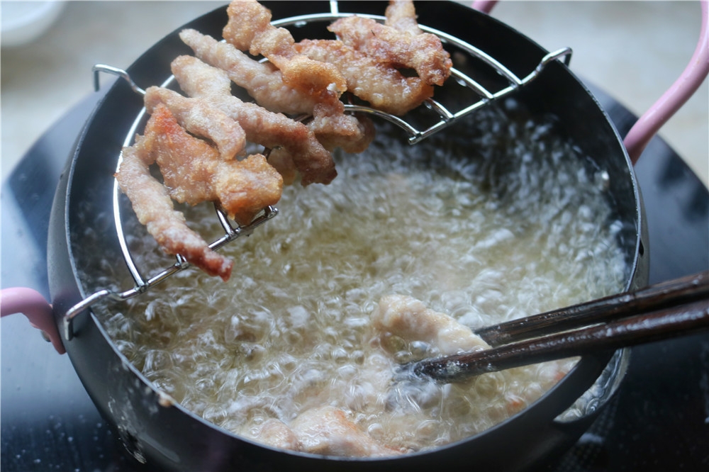 不一樣的糖醋里脊，太好吃了的做法-酸甜味炸菜譜