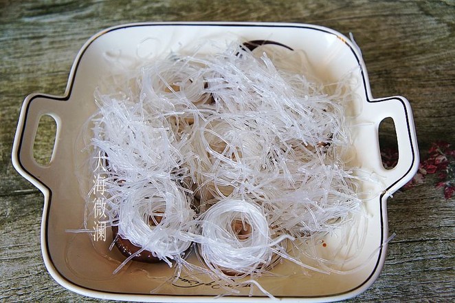 蒜蓉粉絲蒸香菇的做法-咸鮮味蒸菜譜-易網健康養生網 蒜蓉粉絲蒸香菇的做法-咸鮮味蒸菜譜