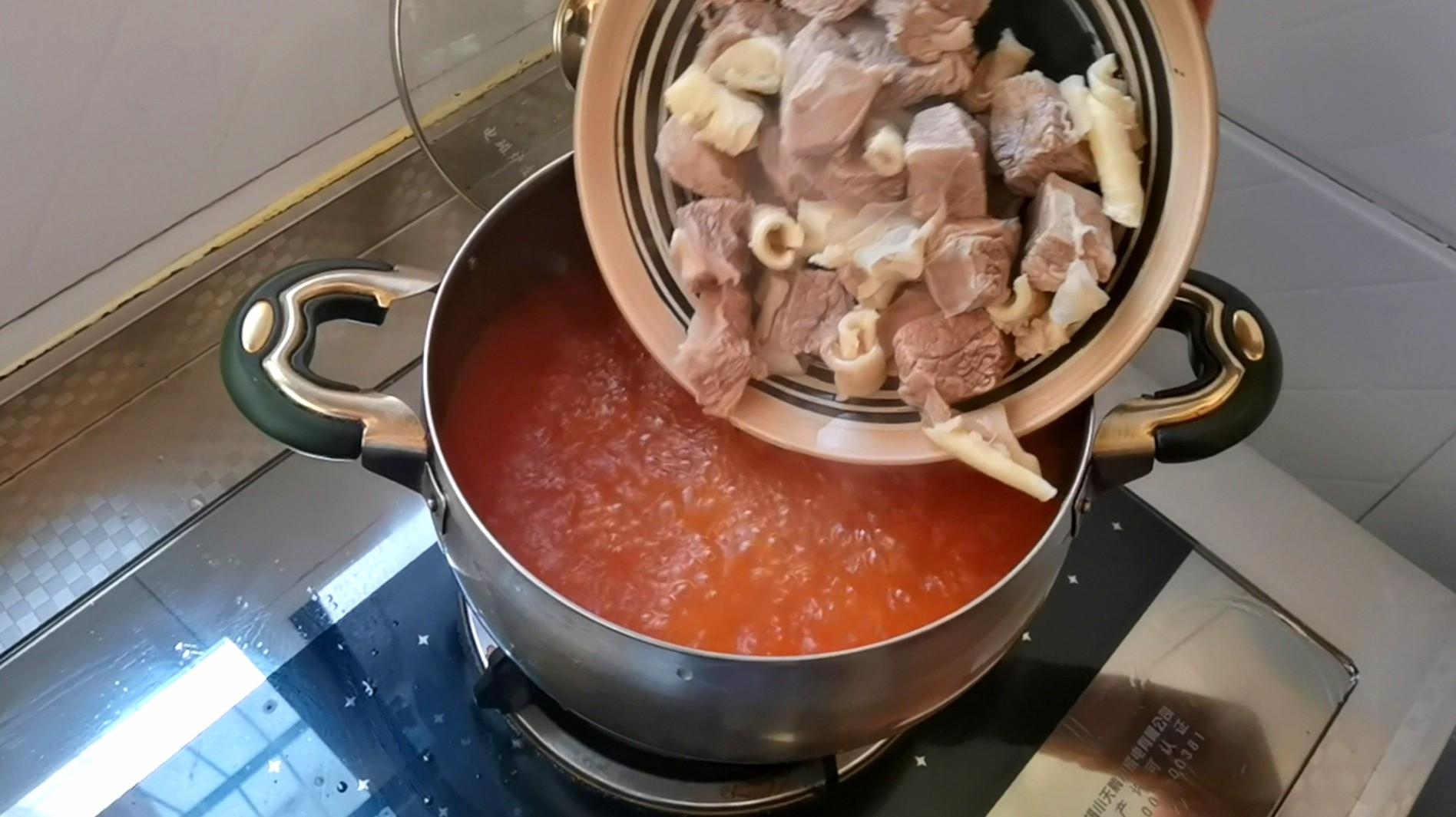 番茄牛腩涮涮鍋，冬天吃再適合不過了的做法-茄汁味煮菜譜