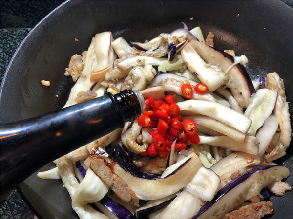 肉餅茄子的做法-家常味炒菜譜