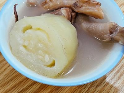 章魚(yú)龍骨煲節(jié)瓜的做法-咸鮮味煲菜譜