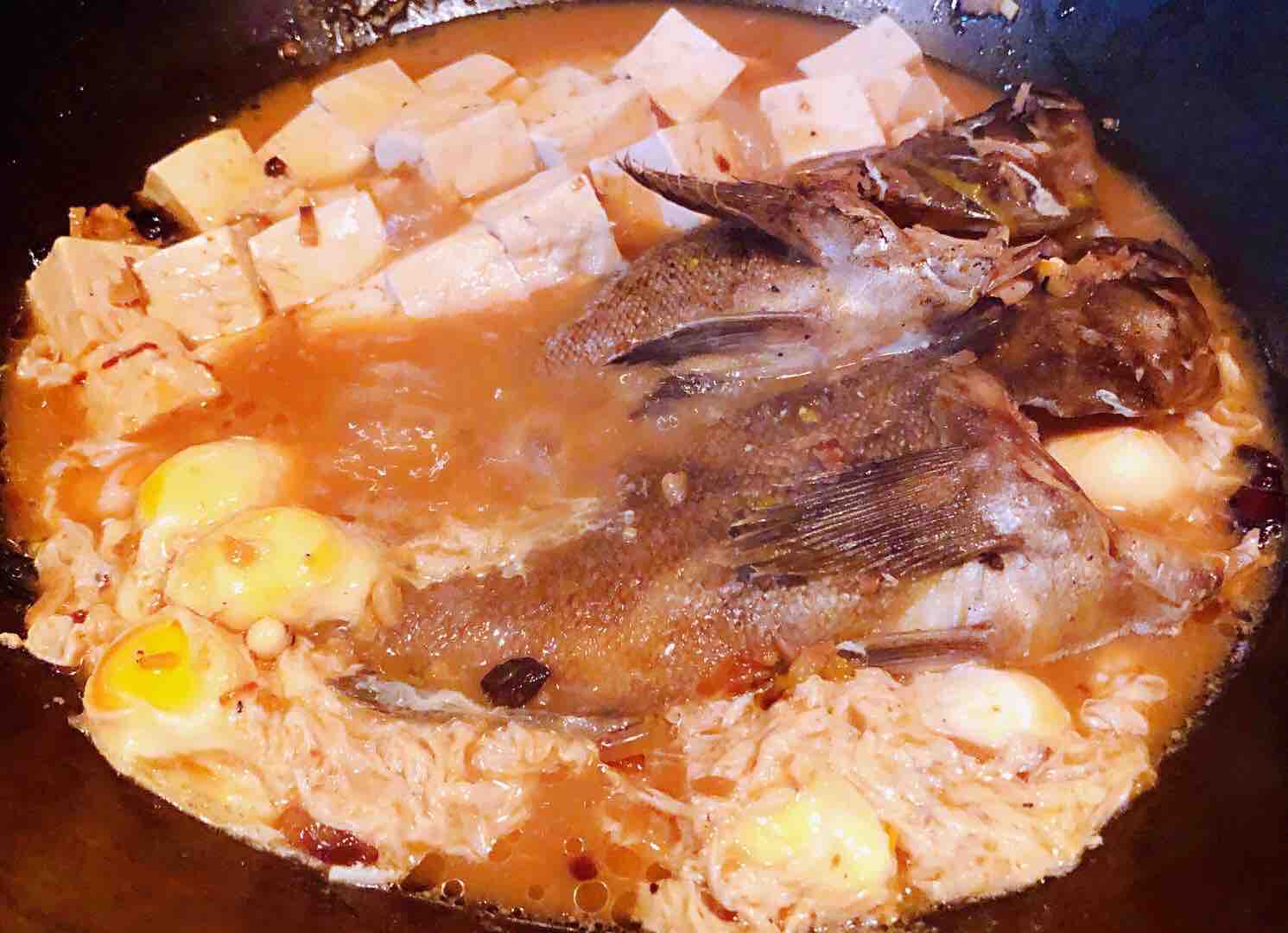 鵪鶉蛋豆腐燉黑魚的做法-咸鮮味燉菜譜-易網健康養生網 鵪鶉蛋豆腐燉黑魚的做法-咸鮮味燉菜譜