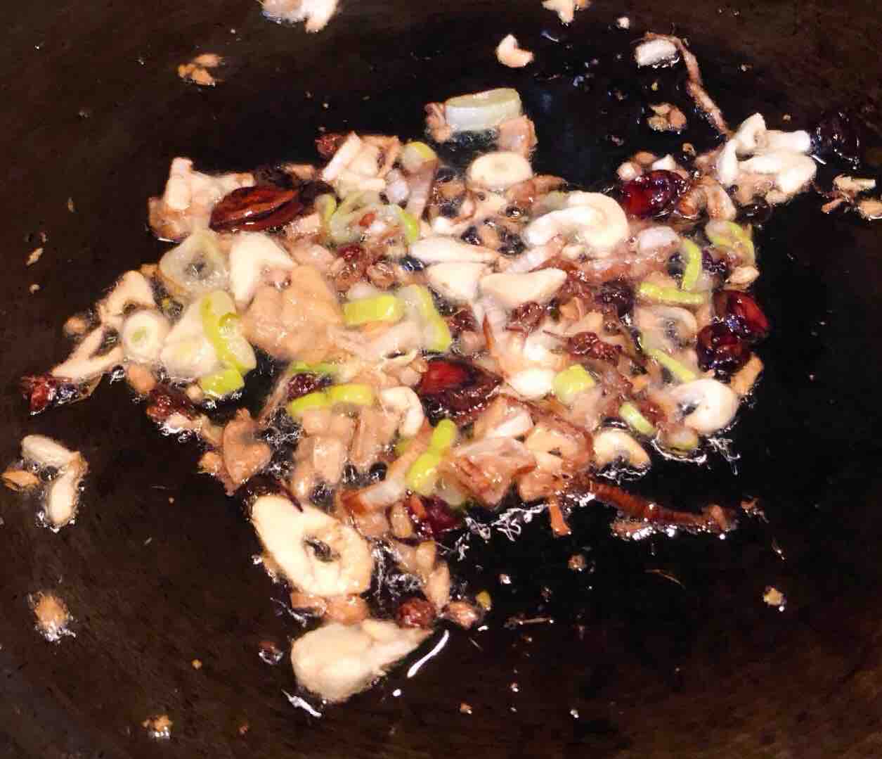 鵪鶉蛋豆腐燉黑魚的做法-咸鮮味燉菜譜-易網健康養生網 鵪鶉蛋豆腐燉黑魚的做法-咸鮮味燉菜譜