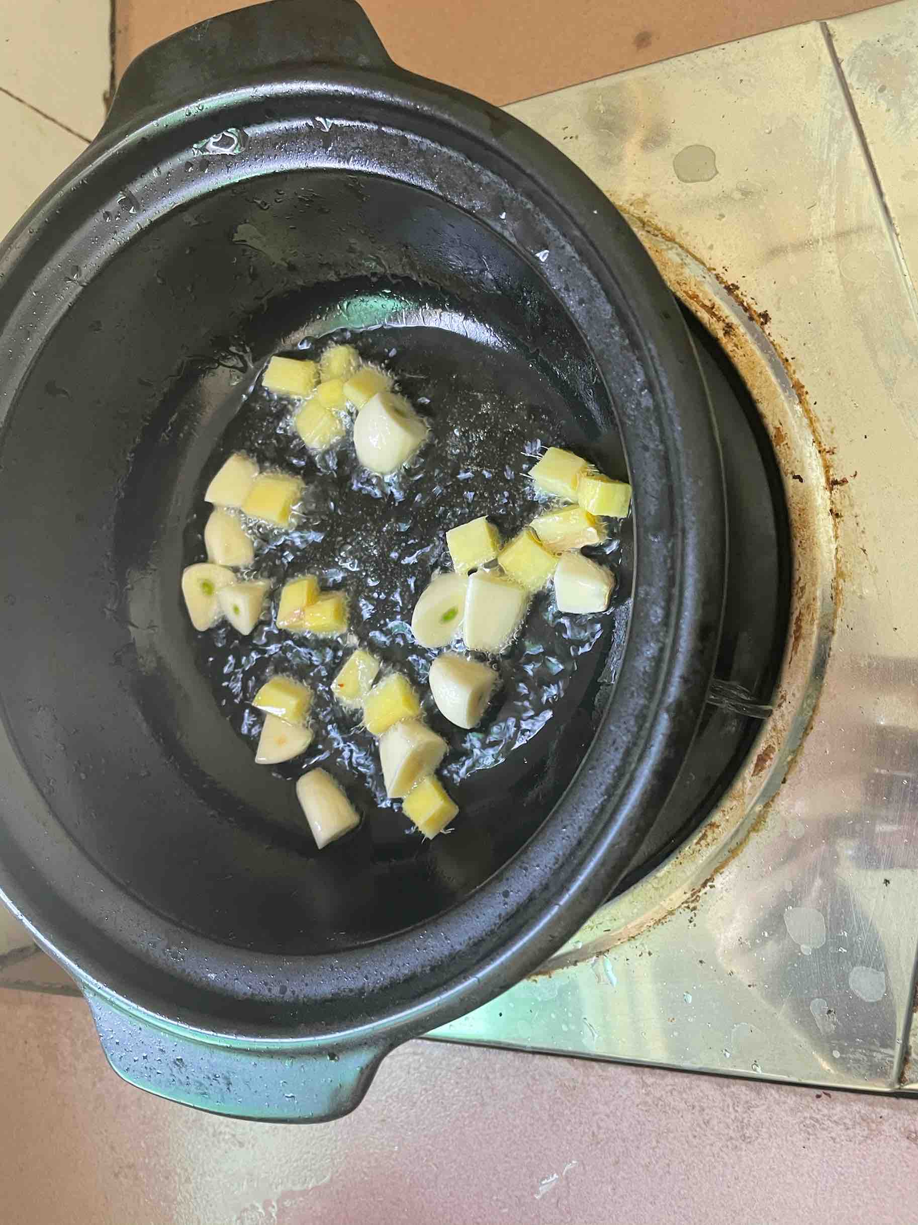 三汁燜鍋的做法-醬香味燜菜譜-易網(wǎng)健康養(yǎng)生網(wǎng) 三汁燜鍋的做法-醬香味燜菜譜