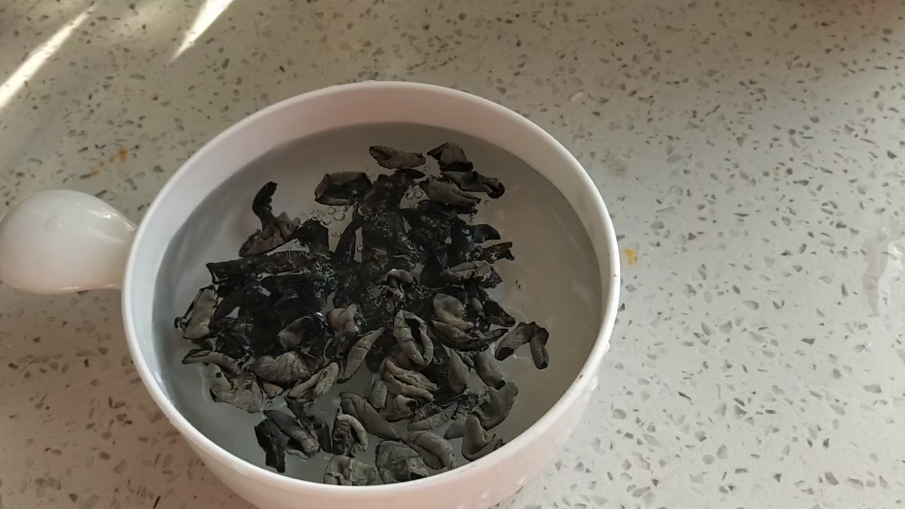 家常簡易缽缽雞拌菜的做法-咸鮮味煮菜譜-易網<a href=http://www.aoa7937.com/ target=_blank class=infotextkey>健康養生</a>網 家常簡易缽缽雞拌菜的做法-咸鮮味煮菜譜