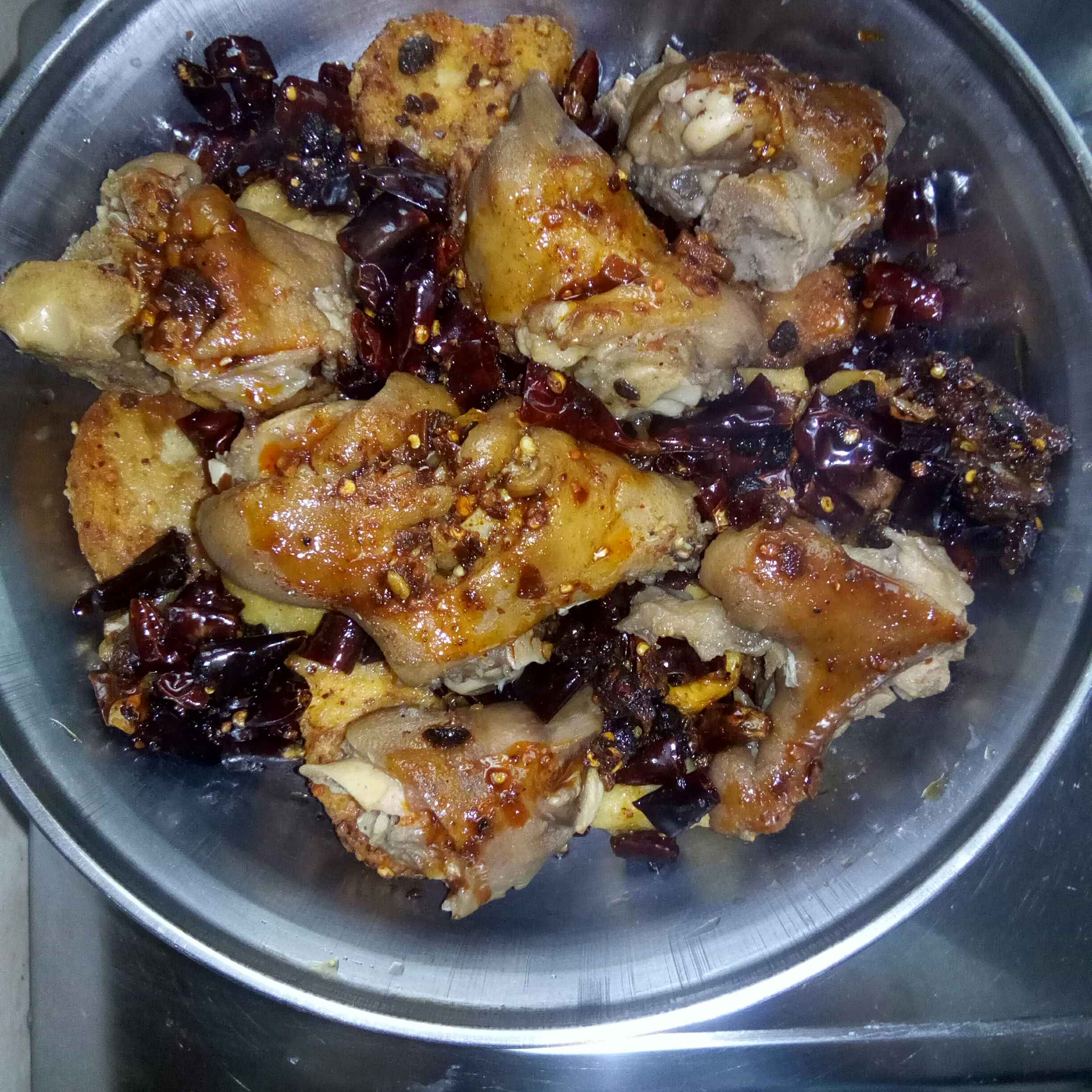 干鍋豬手的做法-香辣味煨菜譜