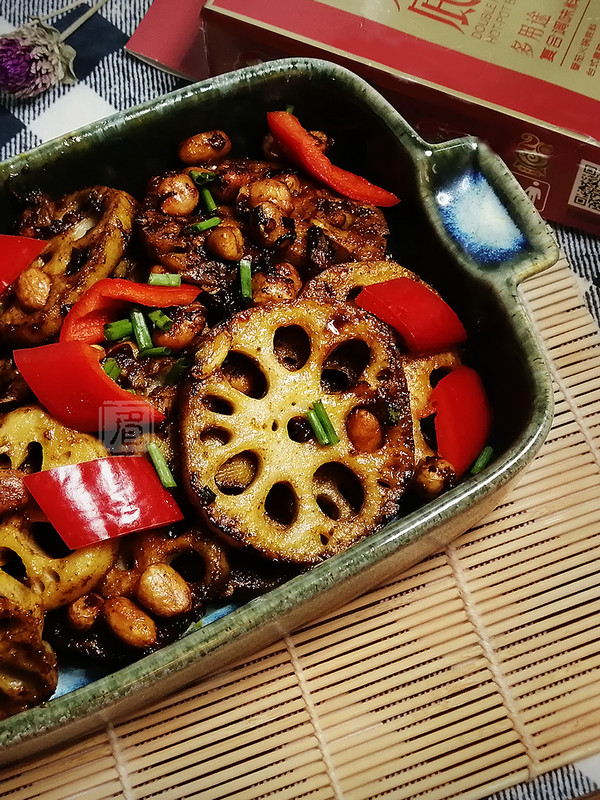 呷哺呷哺版干鍋麻辣藕片的做法-麻辣味干鍋菜譜