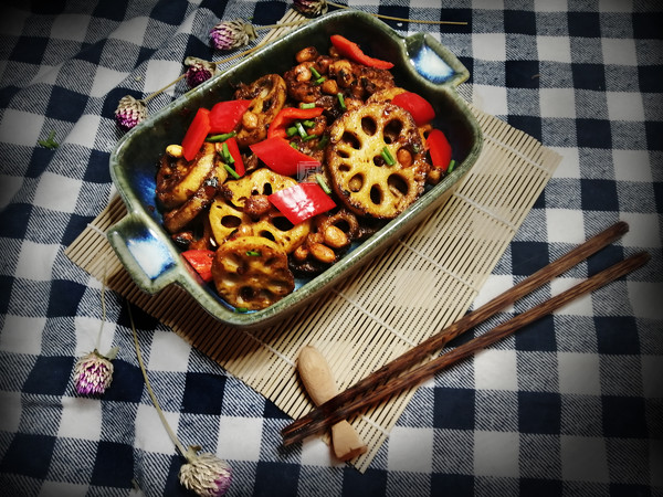 呷哺呷哺版干鍋麻辣藕片的做法-麻辣味干鍋菜譜