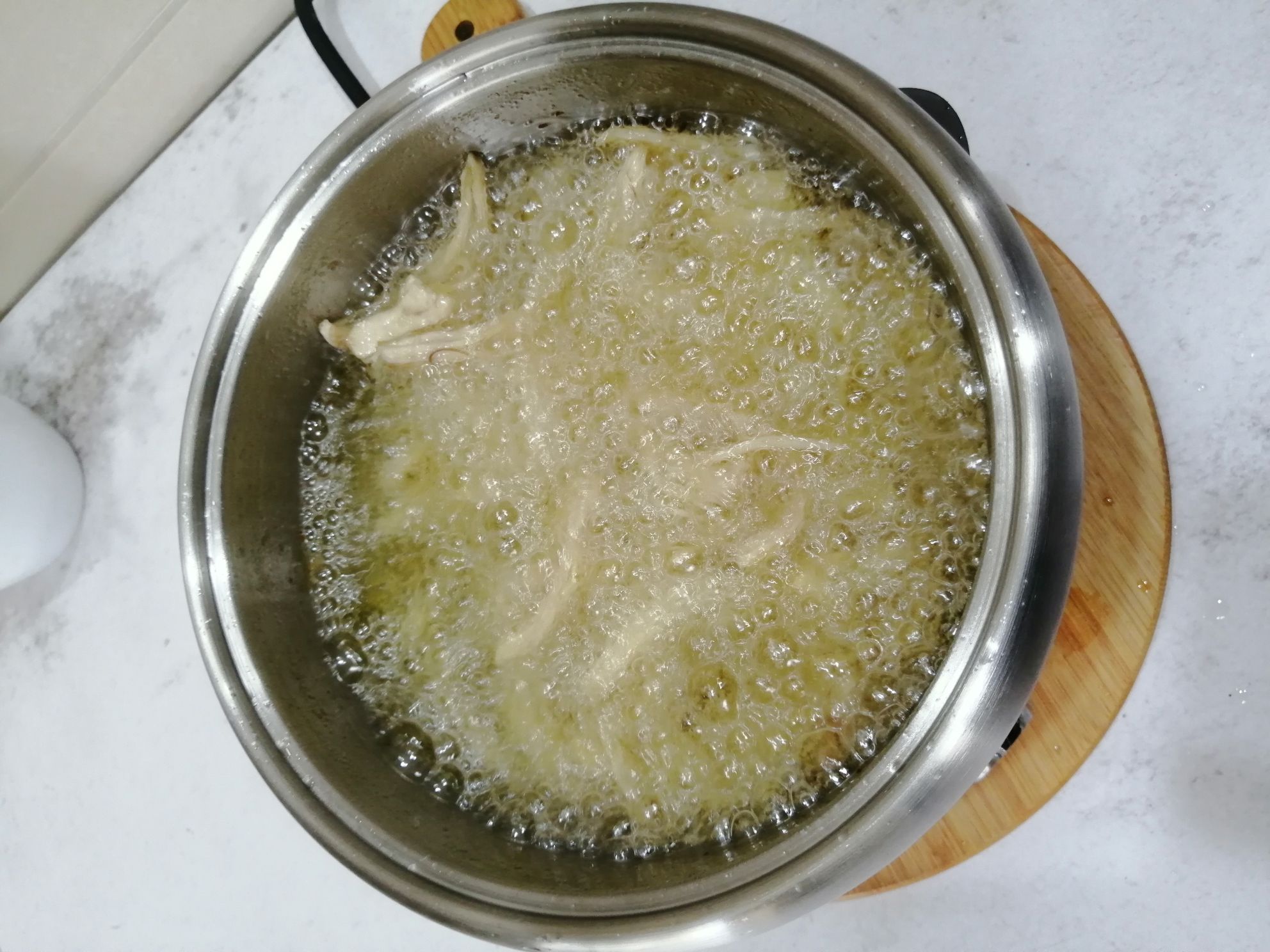 香酥麻辣雞絲的做法-麻辣味炸菜譜-易網健康養生網 香酥麻辣雞絲的做法-麻辣味炸菜譜