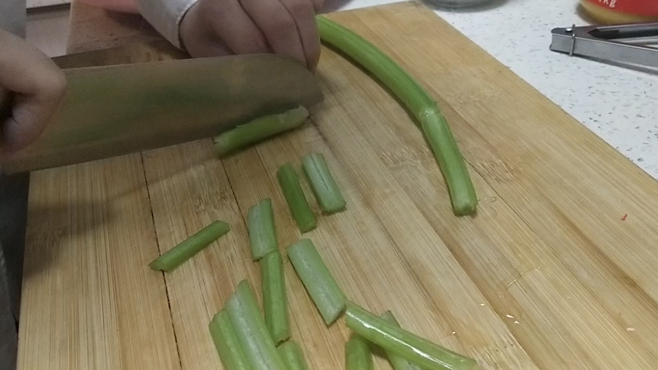 香辣油滋啦的做法-咸鮮味炒菜譜-易網健康養生網 香辣油滋啦的做法-咸鮮味炒菜譜