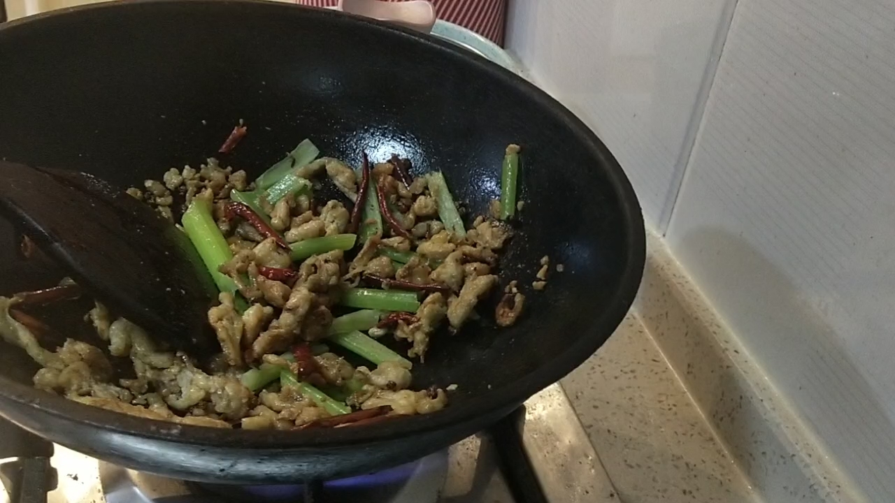 香辣油滋啦的做法-咸鮮味炒菜譜-易網健康養生網 香辣油滋啦的做法-咸鮮味炒菜譜