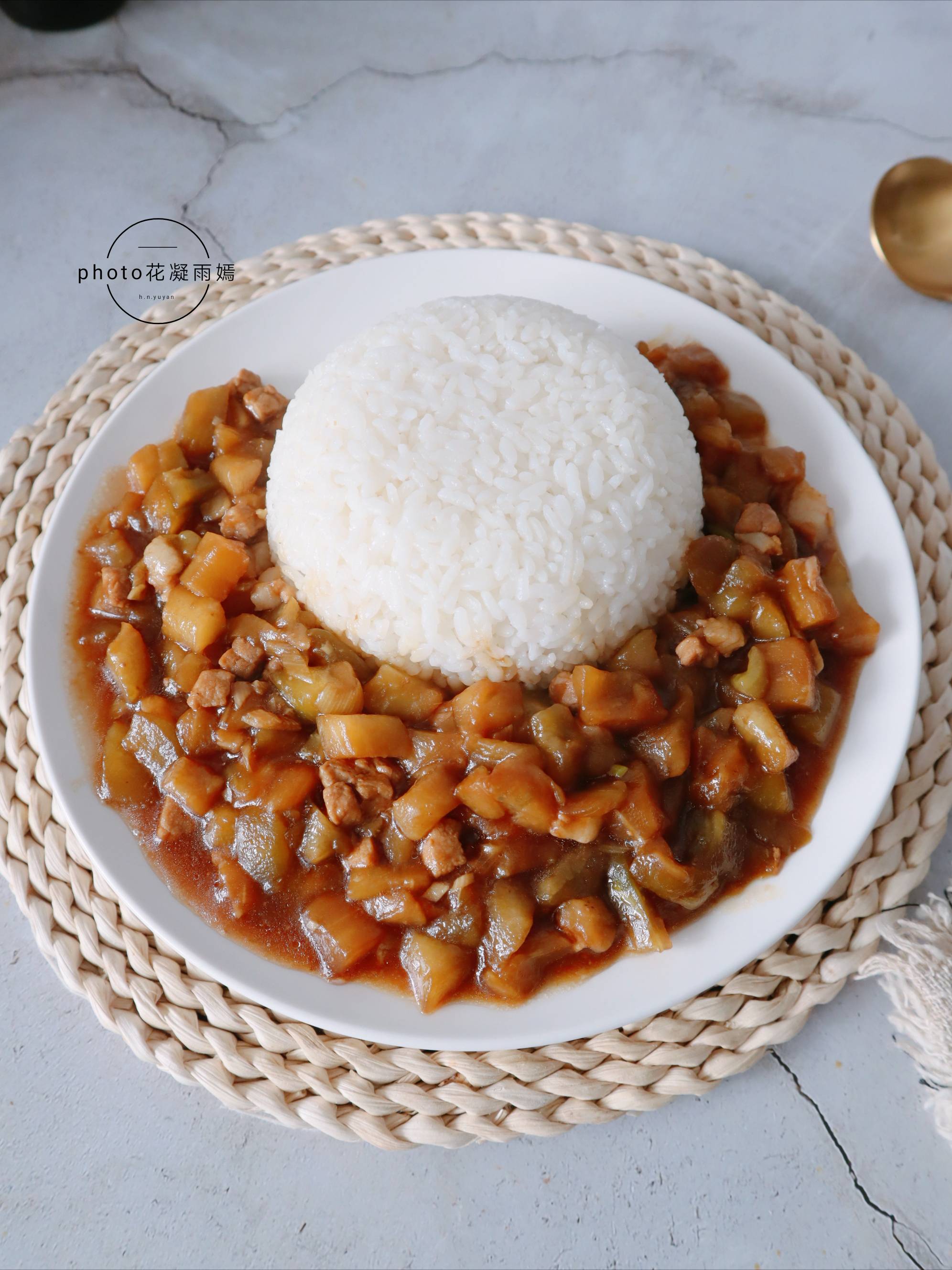 茄子肉丁蓋澆飯的做法-家常味炒菜譜-易網(wǎng)健康養(yǎng)生網(wǎng) 茄子肉丁蓋澆飯的做法-家常味炒菜譜