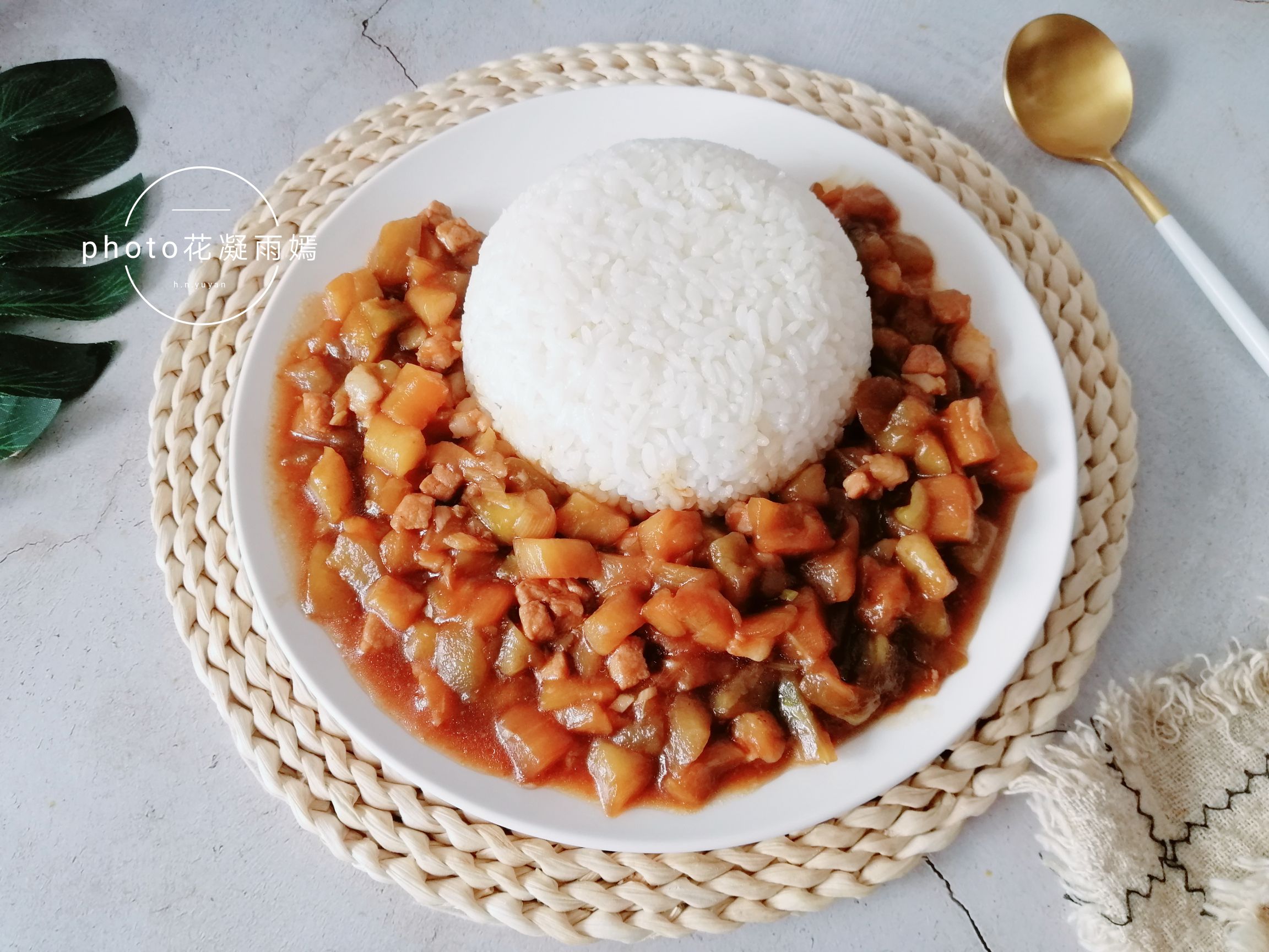 茄子肉丁蓋澆飯的做法-家常味炒菜譜-易網(wǎng)健康養(yǎng)生網(wǎng) 茄子肉丁蓋澆飯的做法-家常味炒菜譜