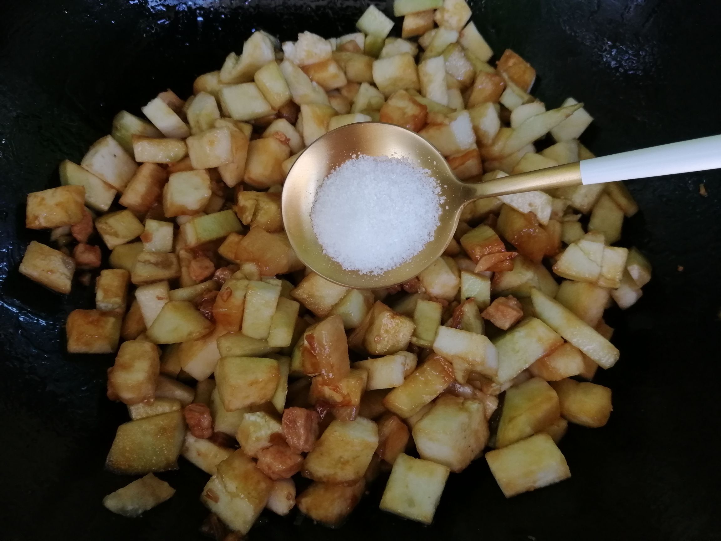 茄子肉丁蓋澆飯的做法-家常味炒菜譜