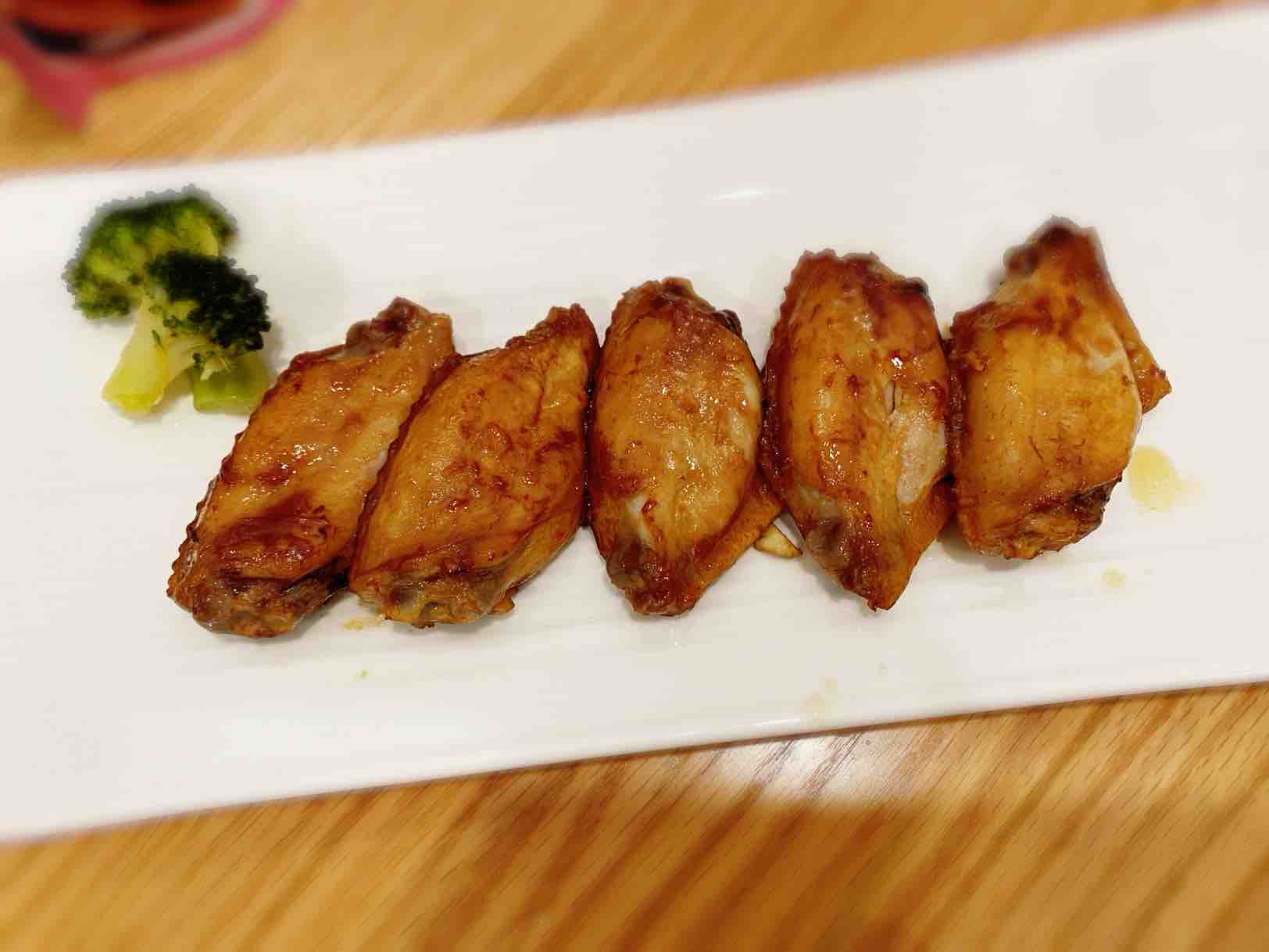 蒜香牛油雞翅的做法-咸鮮味烤菜譜-易網健康養生網 蒜香牛油雞翅的做法-咸鮮味烤菜譜