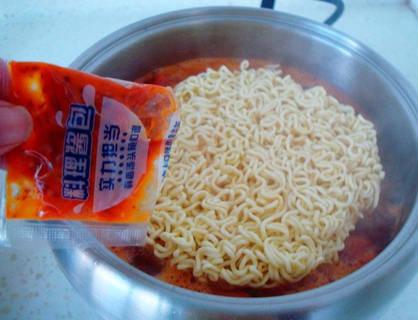 茄汁煎蛋泡面的做法-茄汁味煮菜譜-易網(wǎng)健康養(yǎng)生網(wǎng) 茄汁煎蛋泡面的做法-茄汁味煮菜譜