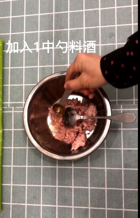 簡(jiǎn)裝易上手的懶漢菜-白菜釀肉的做法-家常味蒸菜譜-易網(wǎng)<a href=http://www.aoa7937.com/ target=_blank class=infotextkey>健康養(yǎng)生</a>網(wǎng) 簡(jiǎn)裝易上手的懶漢菜-白菜釀肉的做法-家常味蒸菜譜