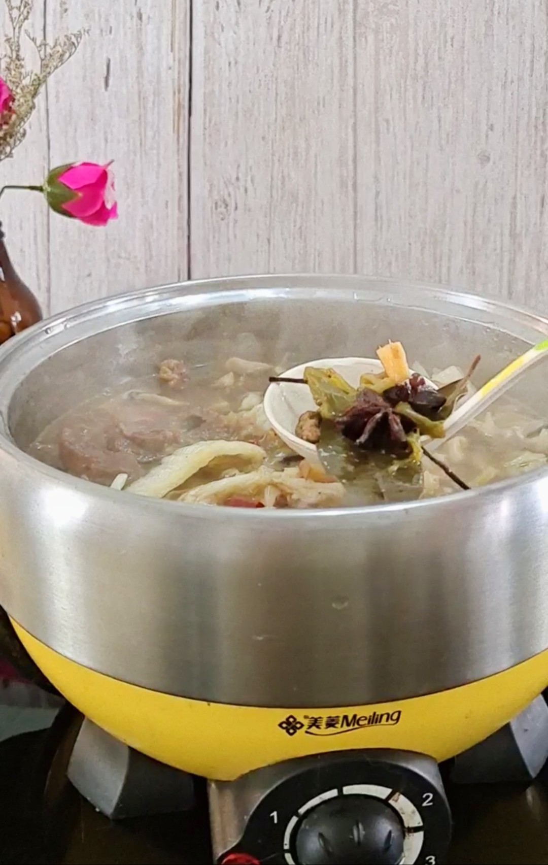 最家常的冬季暖鍋,百吃不厭~白菜粉條牛肉鍋的做法-咸鮮味煮菜譜-易網(wǎng)健康養(yǎng)生網(wǎng) 最家常的冬季暖鍋,百吃不厭~白菜粉條牛肉鍋的做法-咸鮮味煮菜譜