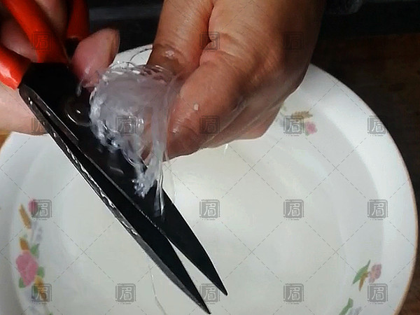 鴨血粉絲湯的做法-咸鮮味煮菜譜-易網(wǎng)<a href=http://www.aoa7937.com/ target=_blank class=infotextkey>健康養(yǎng)生</a>網(wǎng) 鴨血粉絲湯的做法-咸鮮味煮菜譜
