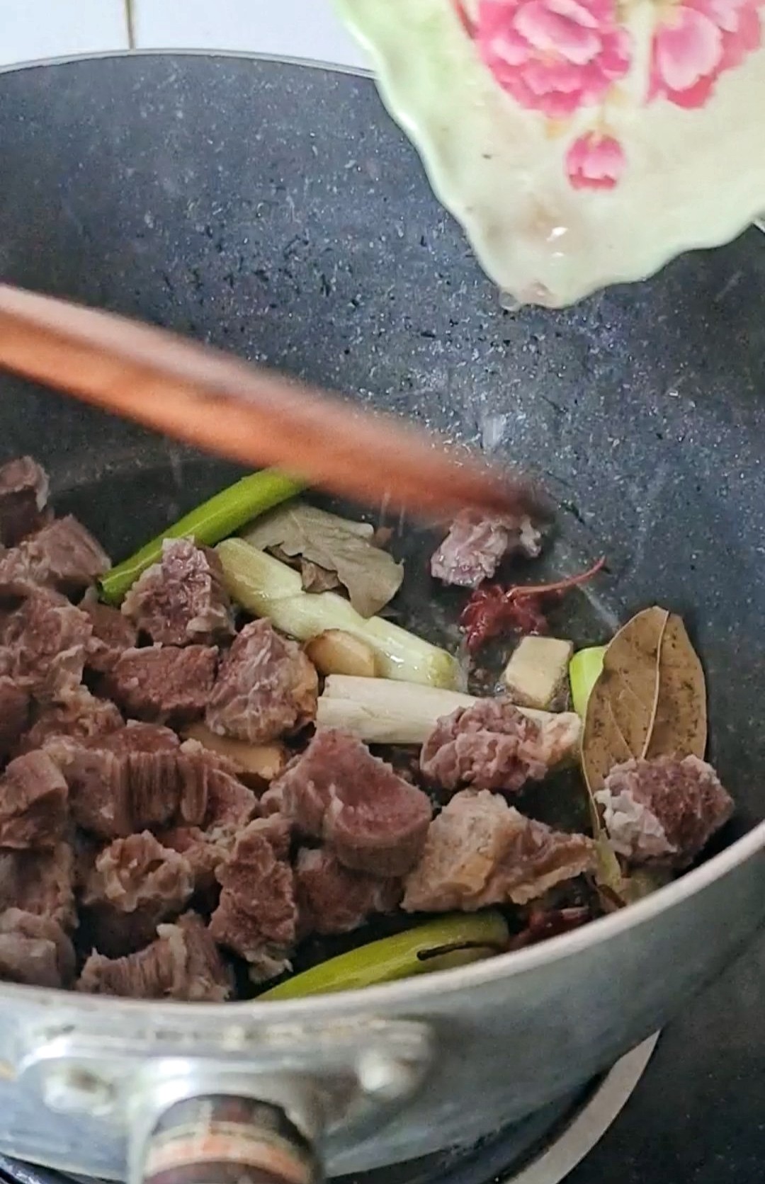最家常的冬季暖鍋,百吃不厭~白菜粉條牛肉鍋的做法-咸鮮味煮菜譜-易網(wǎng)健康養(yǎng)生網(wǎng) 最家常的冬季暖鍋,百吃不厭~白菜粉條牛肉鍋的做法-咸鮮味煮菜譜