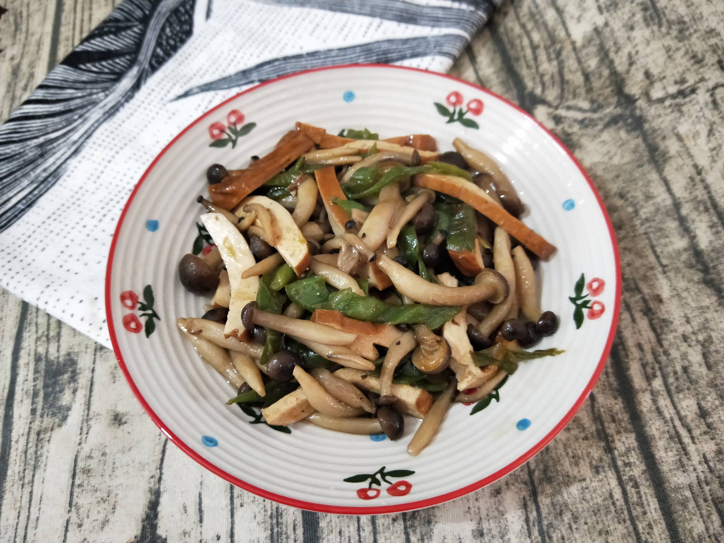 香干蟹味菇的做法-家常味炒菜譜-易網健康養生網 香干蟹味菇的做法-家常味炒菜譜