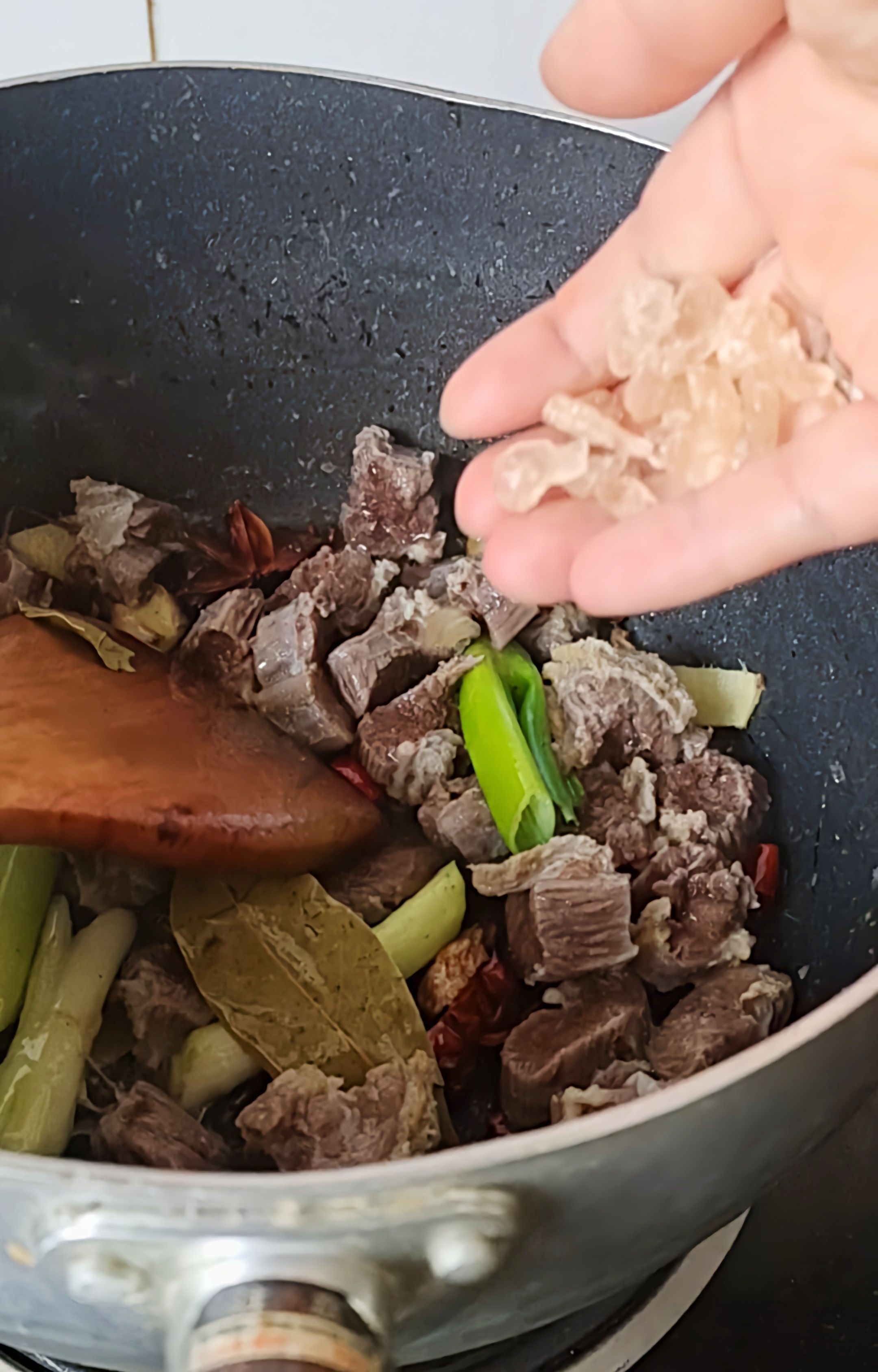 最家常的冬季暖鍋,百吃不厭~白菜粉條牛肉鍋的做法-咸鮮味煮菜譜-易網(wǎng)健康養(yǎng)生網(wǎng) 最家常的冬季暖鍋,百吃不厭~白菜粉條牛肉鍋的做法-咸鮮味煮菜譜
