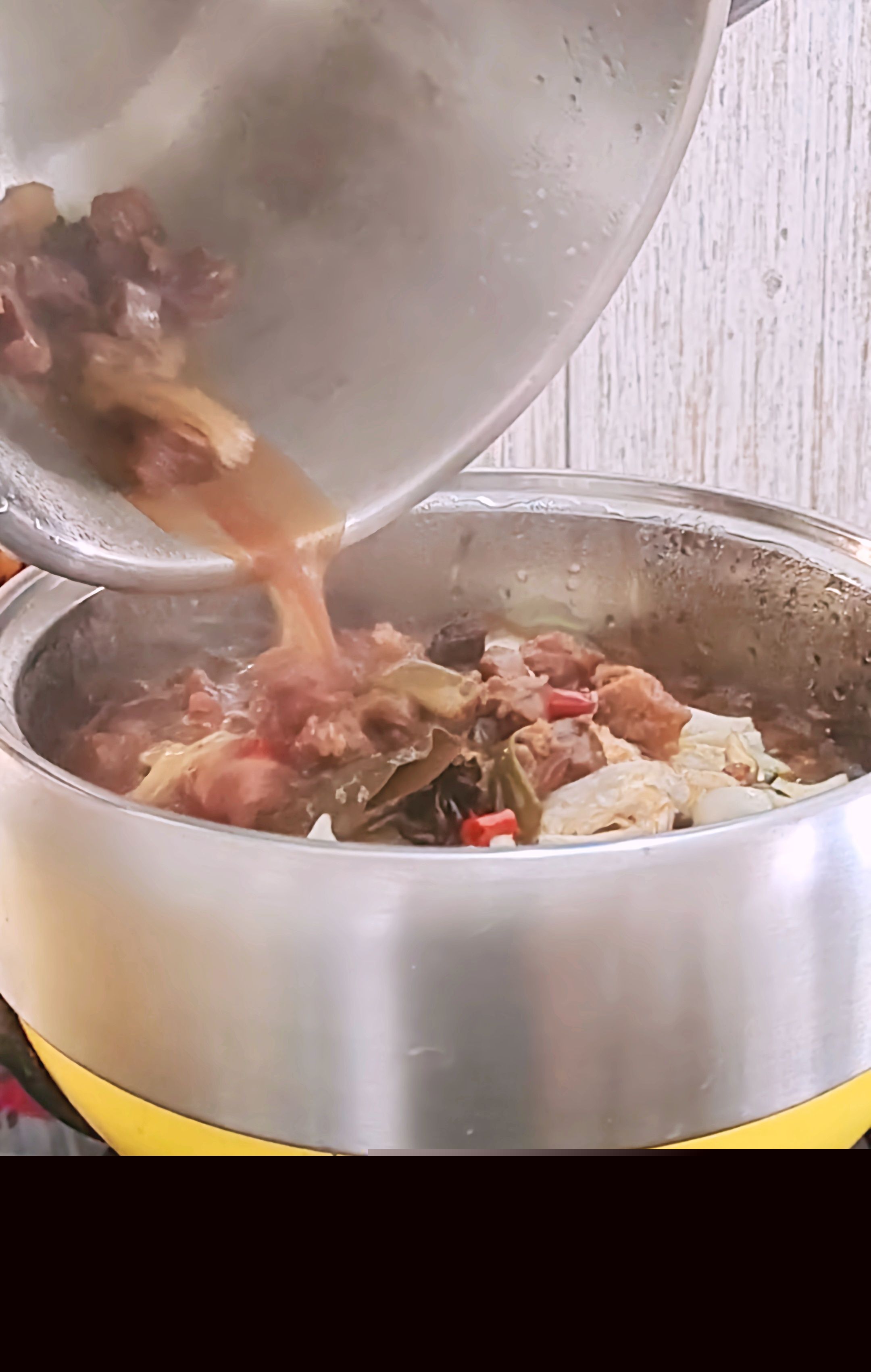 最家常的冬季暖鍋,百吃不厭~白菜粉條牛肉鍋的做法-咸鮮味煮菜譜-易網(wǎng)健康養(yǎng)生網(wǎng) 最家常的冬季暖鍋,百吃不厭~白菜粉條牛肉鍋的做法-咸鮮味煮菜譜