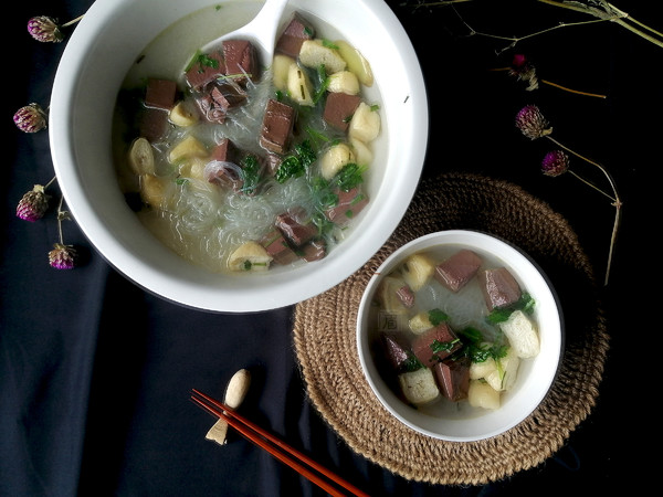 鴨血粉絲湯的做法-咸鮮味煮菜譜-易網(wǎng)健康養(yǎng)生網(wǎng) 鴨血粉絲湯的做法-咸鮮味煮菜譜