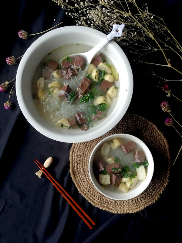 鴨血粉絲湯的做法-咸鮮味煮菜譜-易網(wǎng)健康養(yǎng)生網(wǎng) 鴨血粉絲湯的做法-咸鮮味煮菜譜