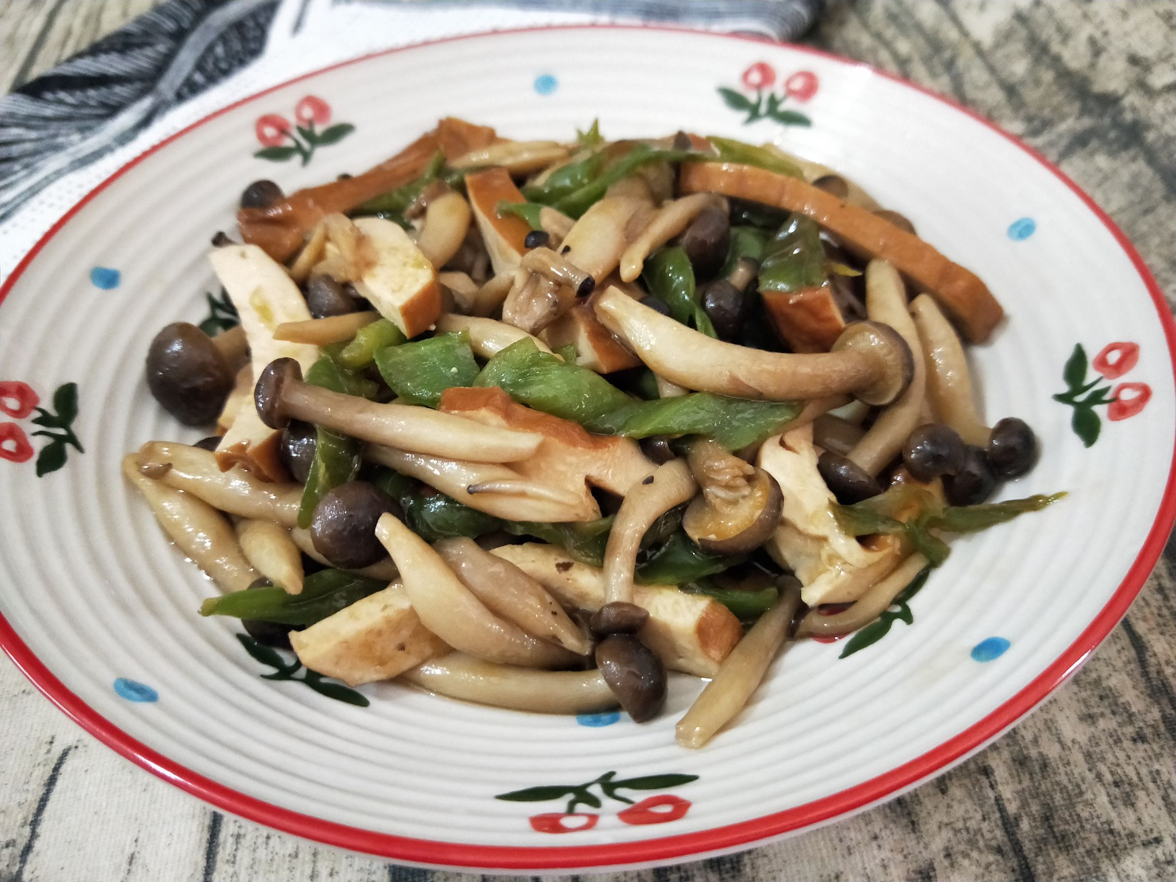 香干蟹味菇的做法-家常味炒菜譜-易網健康養生網 香干蟹味菇的做法-家常味炒菜譜