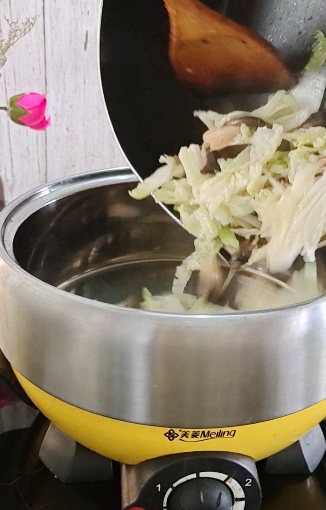 最家常的冬季暖鍋,百吃不厭~白菜粉條牛肉鍋的做法-咸鮮味煮菜譜-易網(wǎng)健康養(yǎng)生網(wǎng) 最家常的冬季暖鍋,百吃不厭~白菜粉條牛肉鍋的做法-咸鮮味煮菜譜