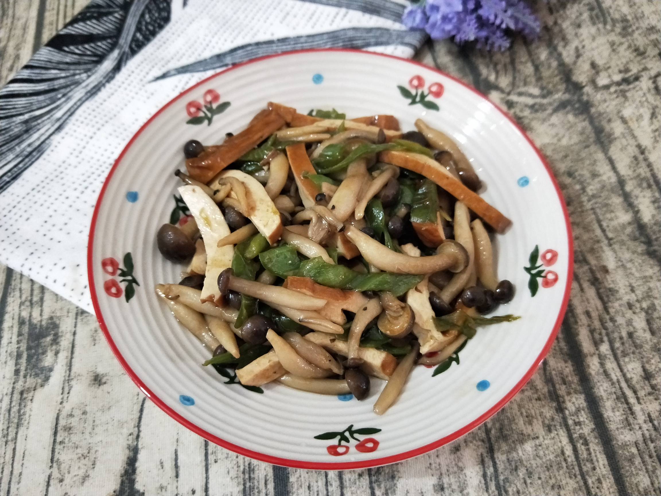 香干蟹味菇的做法-家常味炒菜譜-易網健康養生網 香干蟹味菇的做法-家常味炒菜譜