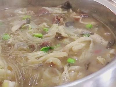 最家常的冬季暖鍋，百吃不厭~白菜粉條牛肉鍋的做法-咸鮮味煮菜譜
