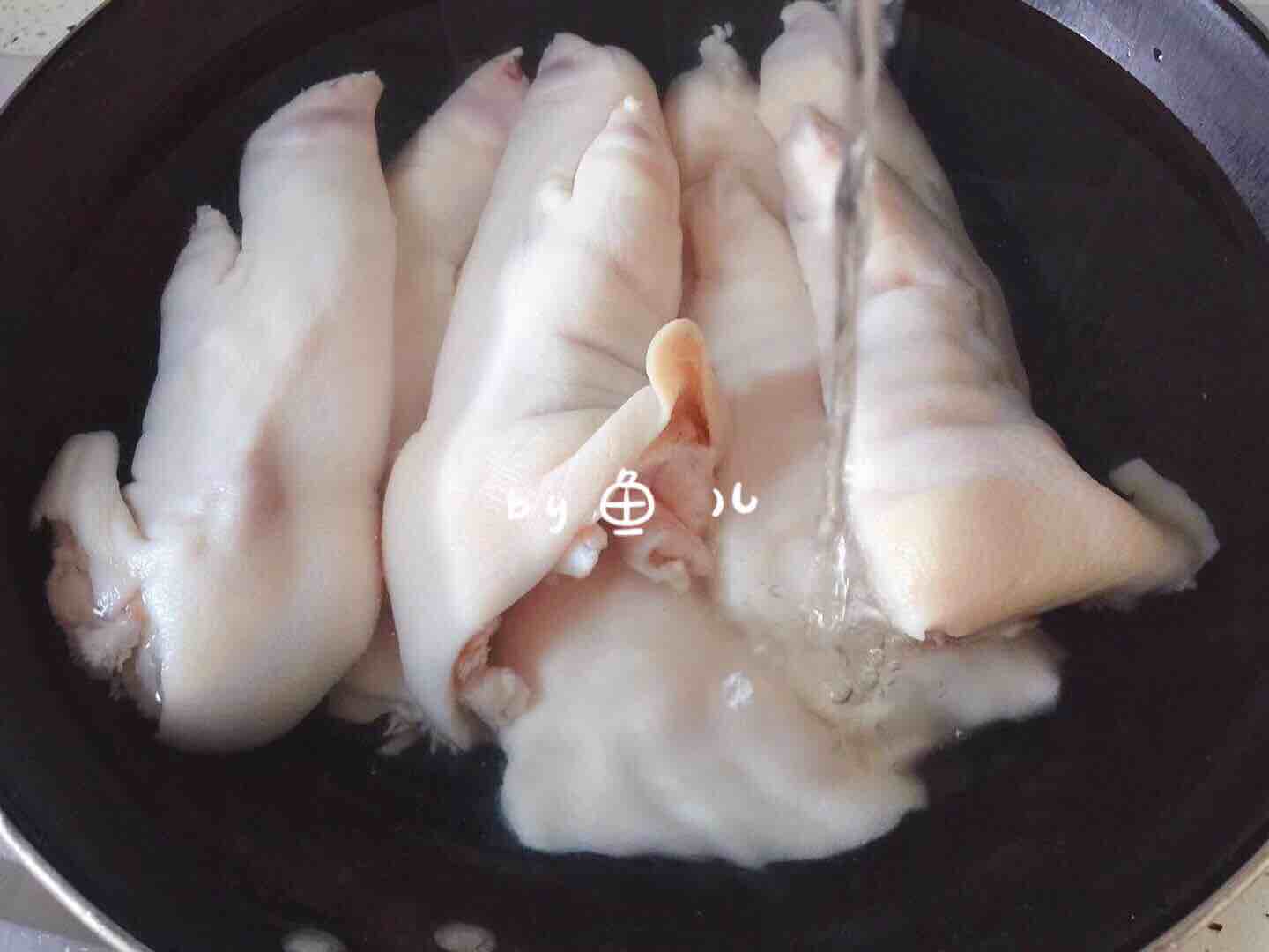 烤豬蹄的做法-香辣味烤菜譜-易網(wǎng)<a href=http://www.aoa7937.com/ target=_blank class=infotextkey>健康養(yǎng)生</a>網(wǎng) 烤豬蹄的做法-香辣味烤菜譜