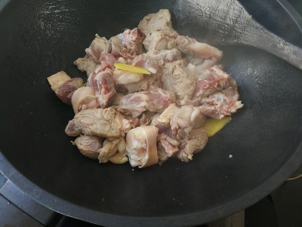 #冬至大如年#五香栗子燜羊肉的做法-家常味燜菜譜