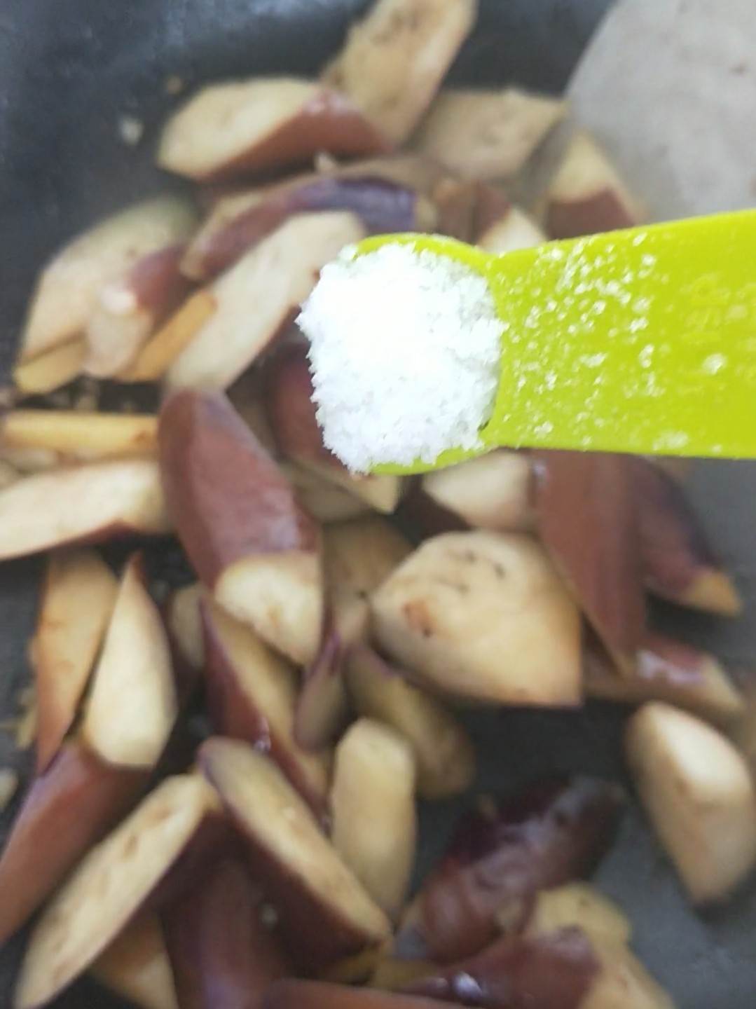 紅燒素茄子的做法-家常味炒菜譜