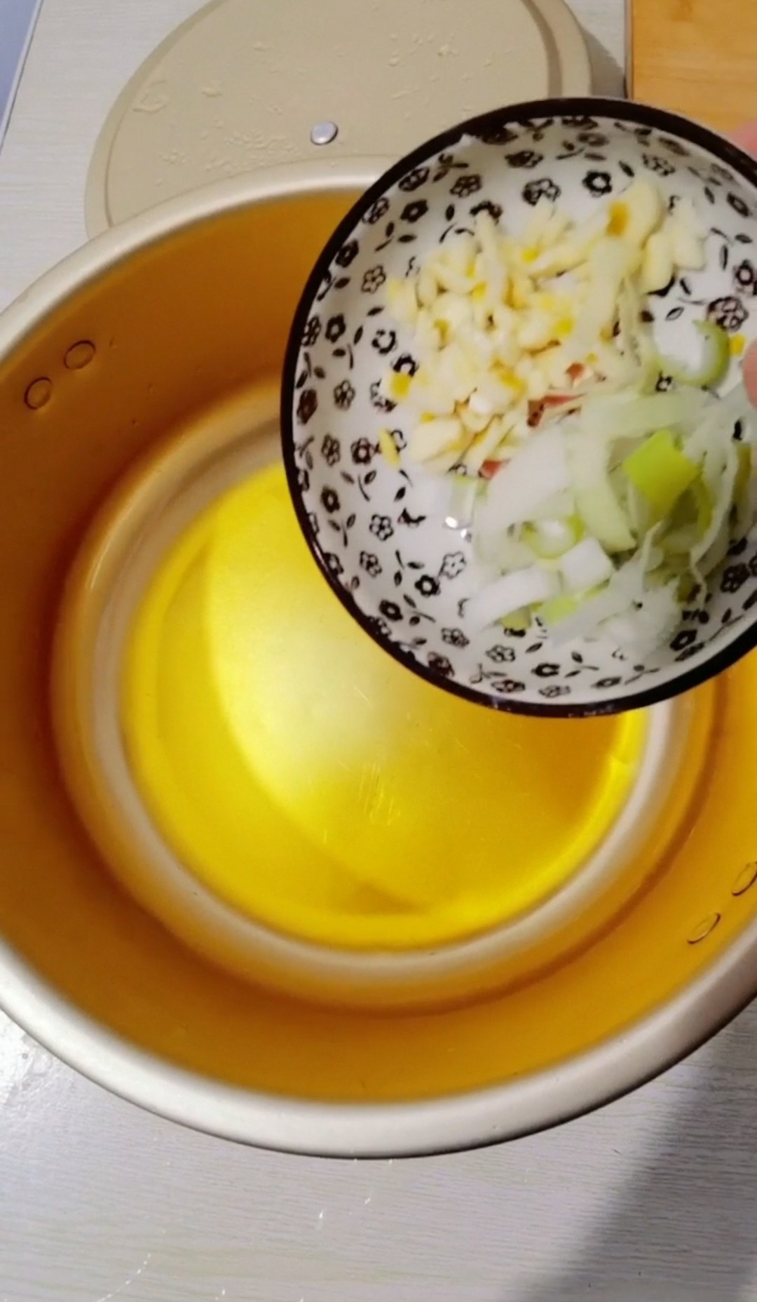 干豆腐炒韭菜的做法-咸鮮味炒菜譜