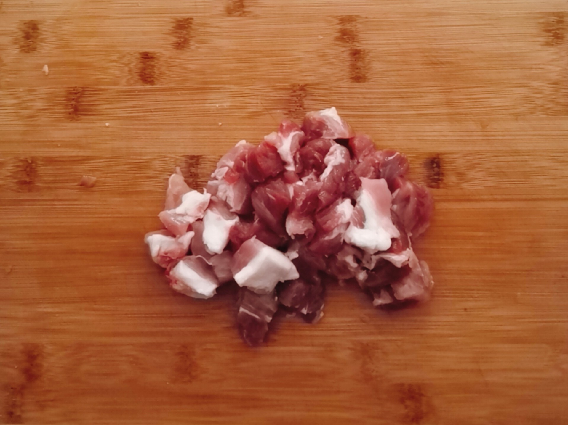 酸甜可口的菠蘿咕咾肉,全家都愛吃的做法-酸甜味炒菜譜-易網<a href=http://www.aoa7937.com/ target=_blank class=infotextkey>健康養生</a>網 酸甜可口的菠蘿咕咾肉,全家都愛吃的做法-酸甜味炒菜譜