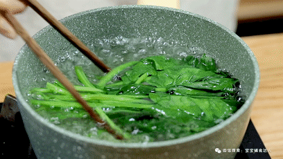菠菜雞蛋餅  寶寶輔食食譜的做法-家常味烙菜譜