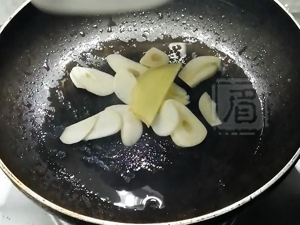 熱乎乎的泡菜鍋，驅寒還管飽！的做法-酸辣味煮菜譜