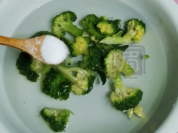 熱乎乎的泡菜鍋，驅寒還管飽！的做法-酸辣味煮菜譜