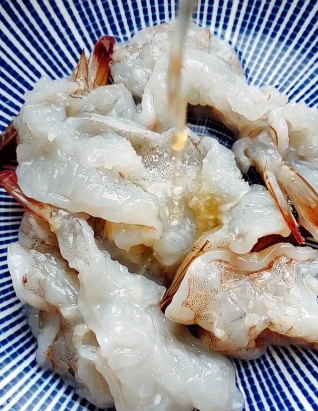 三彩大蝦的做法-家常味炸菜譜